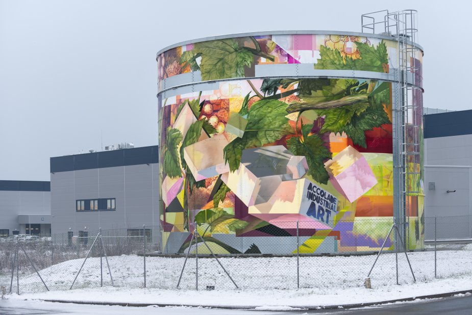 Artists Bitka and Chwałek create mural in Accolade industrial park in Zielona Góra.