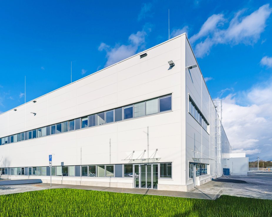 Společnost WACKER převzala dokončenou budovu nového výrobního areálu v Karlových Varech. Nabídne až 200 pracovních míst