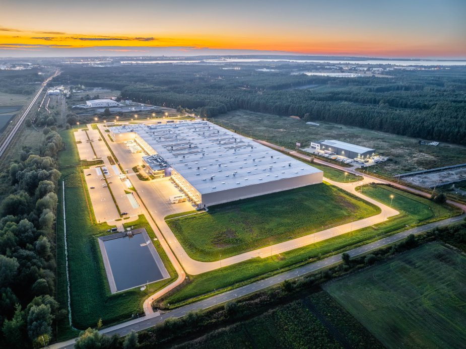 How changing shopping habits will reshape warehouses and logistics by 2030