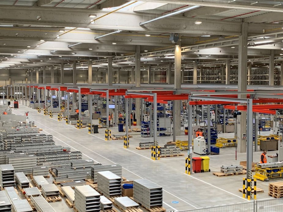 Accolade investuje do rozšíření chytré továrny KION Group v Ostrově u Stříbra. Růst průmyslu v době krize podpořila i Česká spořitelna.