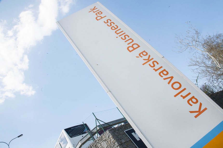 Jeden z nejkvalitnějších průmyslových parků na trhu mění majitele: Accolade a Conseq kupují Karlovarská Business Park Jeden z nejkvalitnějších průmyslových parků na trhu mění majitele: Accolade a Conseq kupují Karlovarská Business Park