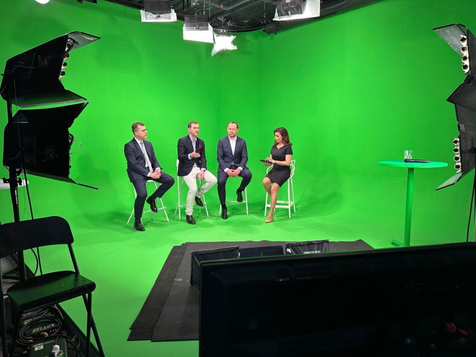 How did Accolade prepare and broadcast its online webinar? How did Accolade prepare and broadcast its online webinar?