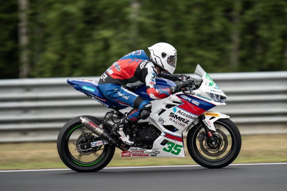 Solidní výkony závodníků Accolade Smrž racing teamu na domácí půdě Solidní výkony závodníků Accolade Smrž racing teamu na domácí půdě
