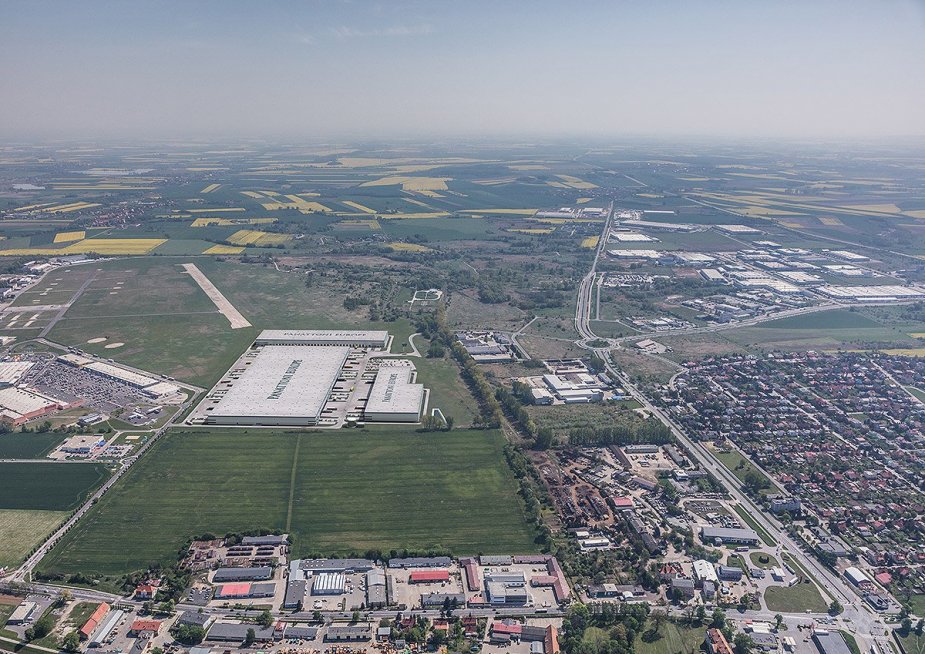 Areál bývalého vojenského letiště v polské Lehnici dostane nový kabát. Moderní haly financuje Accolade i Bank Pekao.
