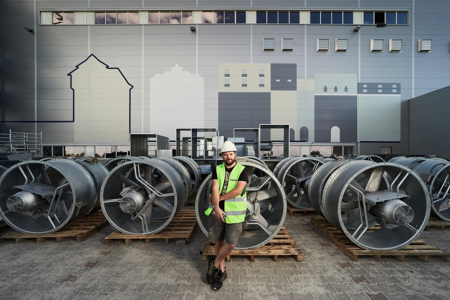 Die größte Wandmalerei in der Tschechischen Republik befindet sich im Industriepark von Cheb. Sie erstreckt sich über eine Fläche von mehr als 6.000 Quadratmetern Die größte Wandmalerei in der Tschechischen Republik befindet sich im Industriepark von Cheb. Sie erstreckt sich über eine Fläche von mehr als 6.000 Quadratmetern