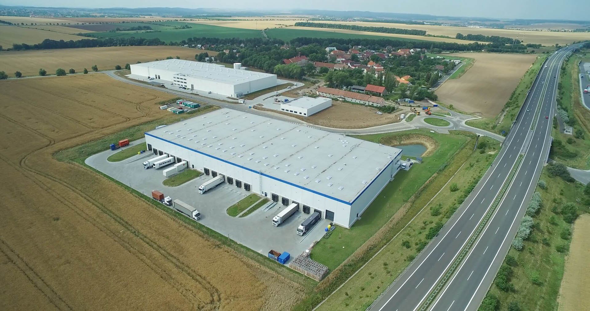 Fond Accolade zamířil do Prahy. Koupil svou první industriální budovu u hlavního města.