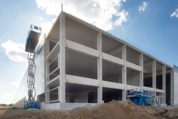 Compact construction equipment manufacturer Doosan Bobcat opens new warehouse in the Beroun region