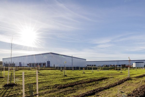 Společnost Seqoy expanduje v Parku Prague Airport II. Komiksoví hrdinové se stěhují do nové haly
