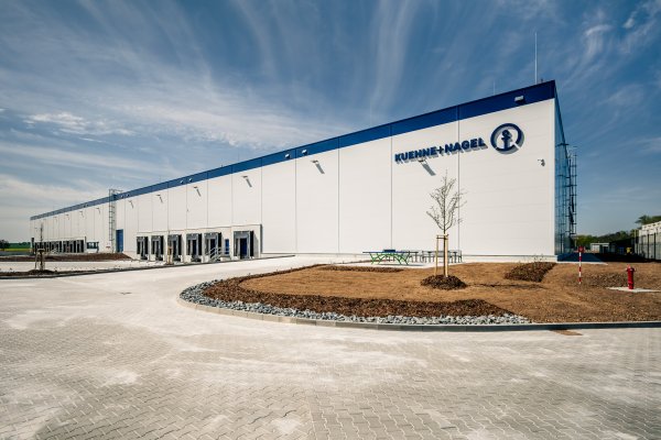 Přední logistická společnost Kuehne+Nagel převzala dokončené prostory v Parku Prague Airport II