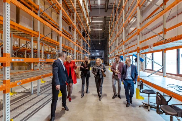 AUTODOC otevírá průmyslovou halu v parku společnosti Accolade ve Štětíně