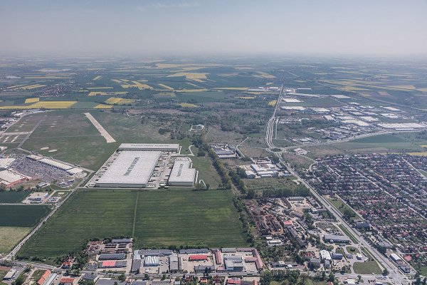 Předválečná základna v polské Lehnici najde díky Accolade nové využití jako moderní průmyslová hala